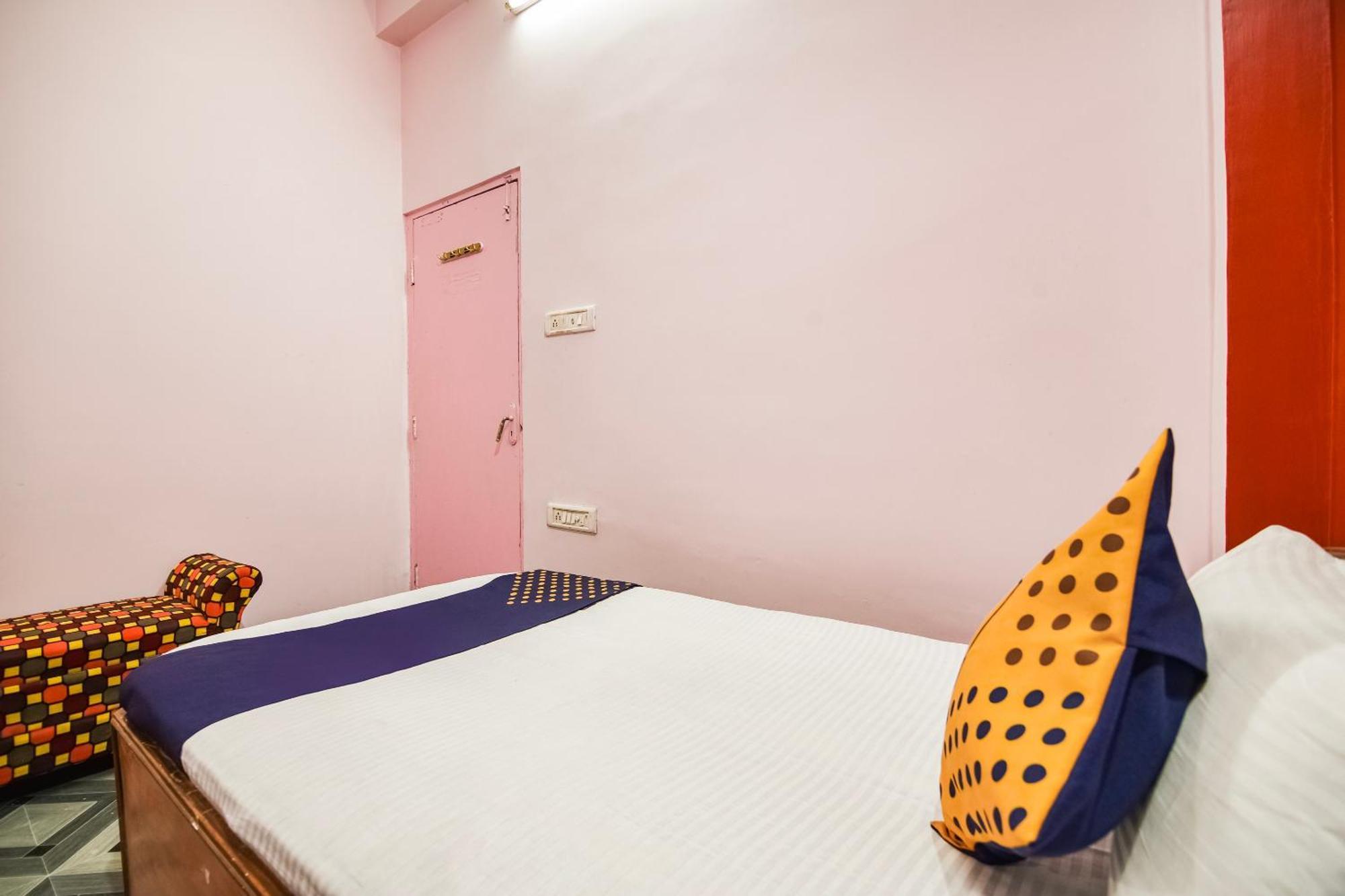 Spot On Hotel Midtown Gondia Extérieur photo