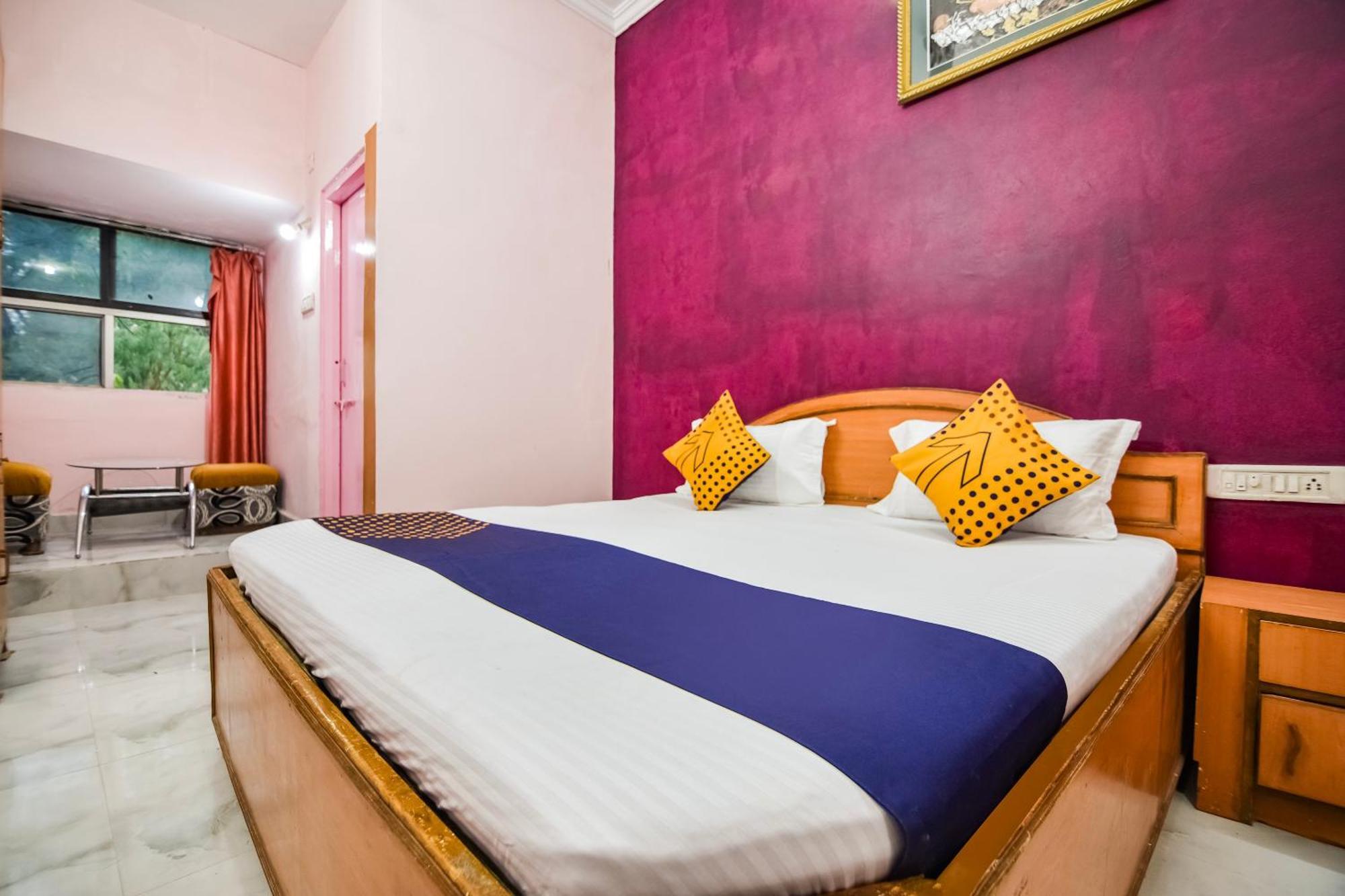 Spot On Hotel Midtown Gondia Extérieur photo