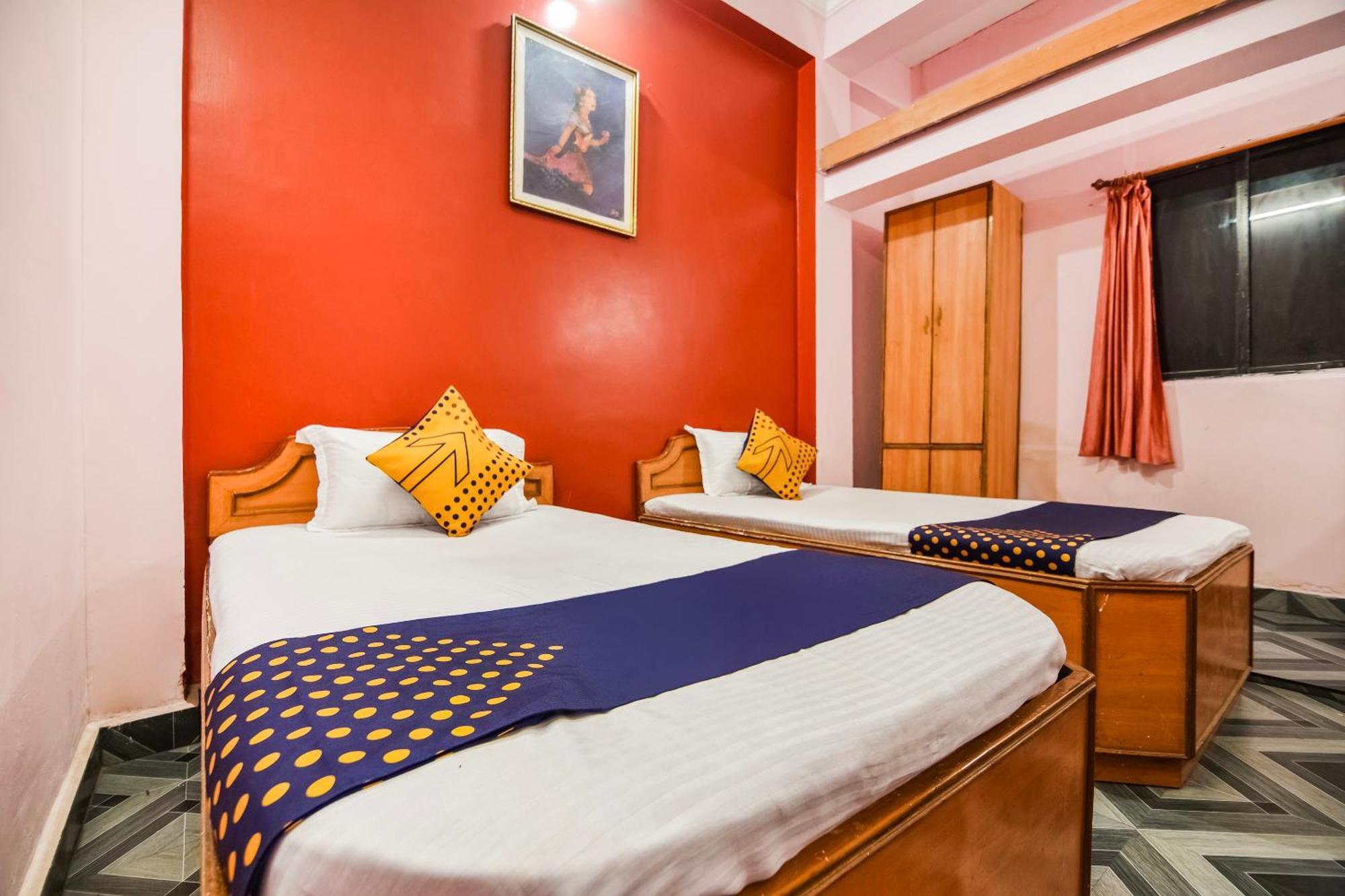 Spot On Hotel Midtown Gondia Extérieur photo