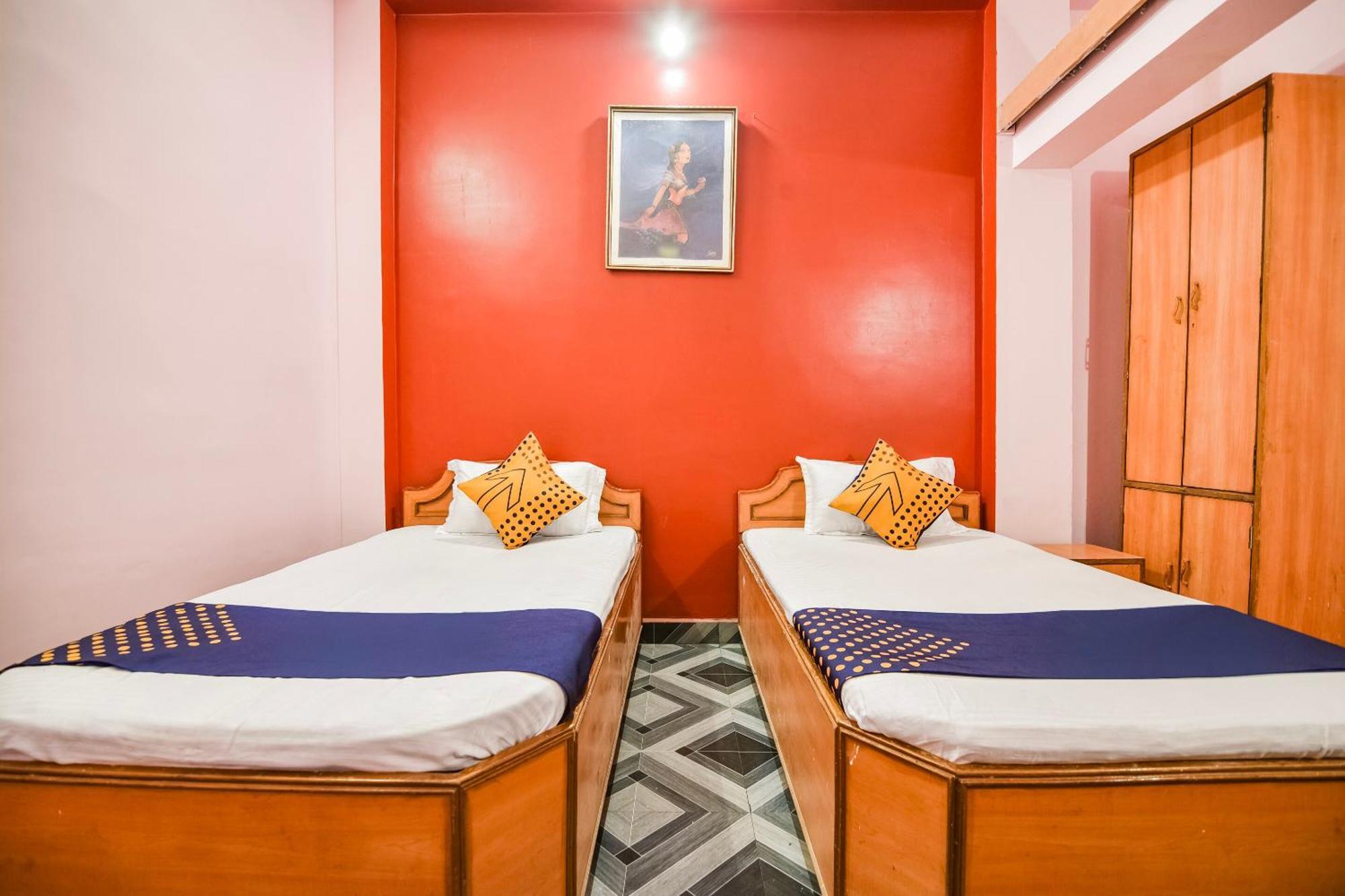 Spot On Hotel Midtown Gondia Extérieur photo