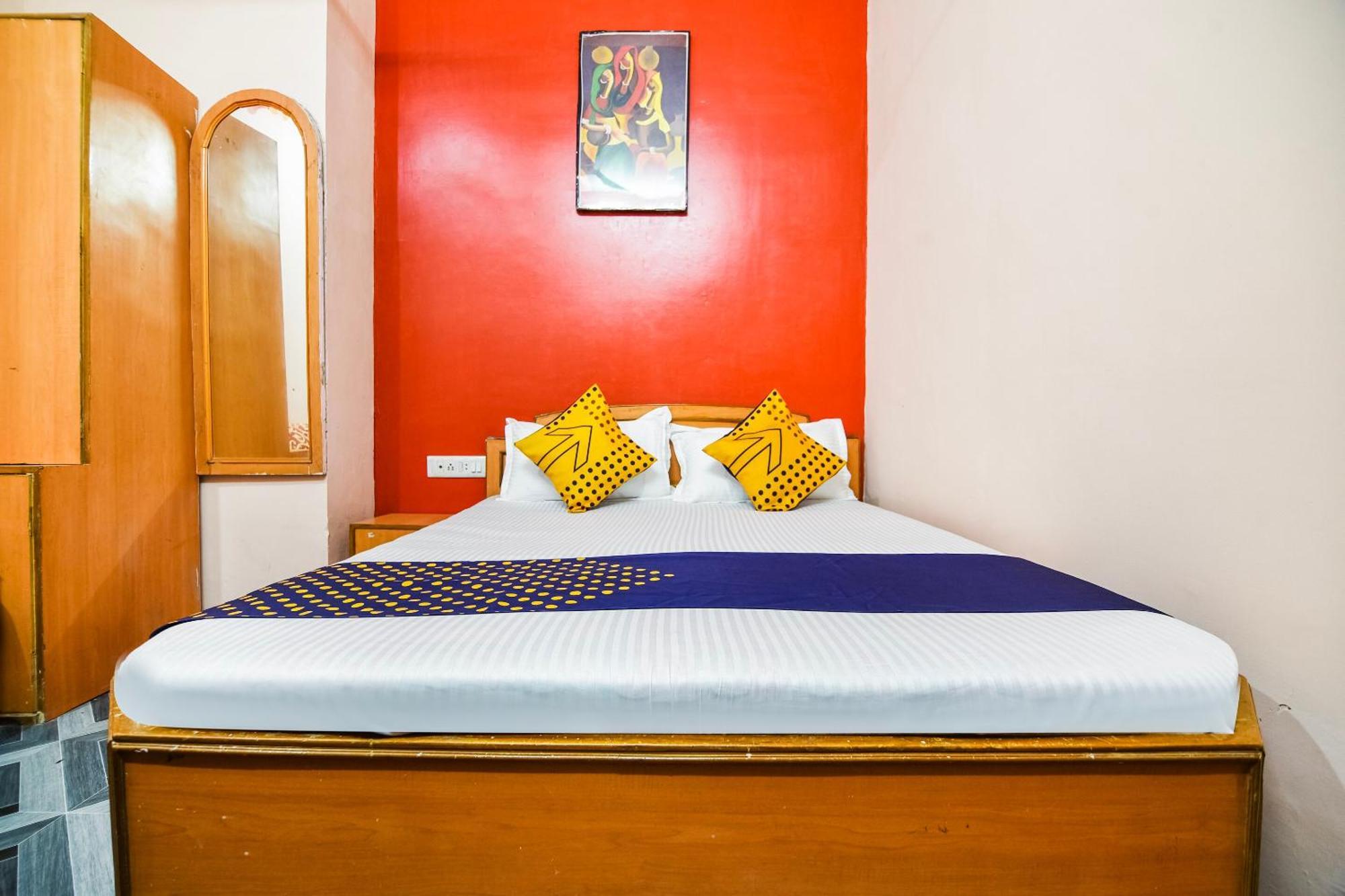 Spot On Hotel Midtown Gondia Extérieur photo