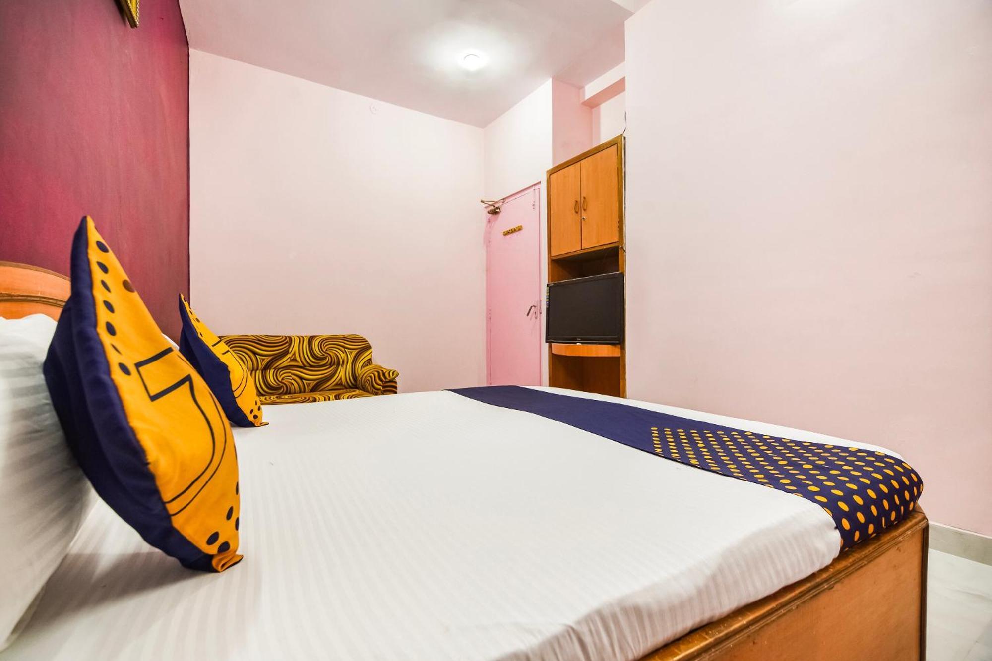 Spot On Hotel Midtown Gondia Extérieur photo
