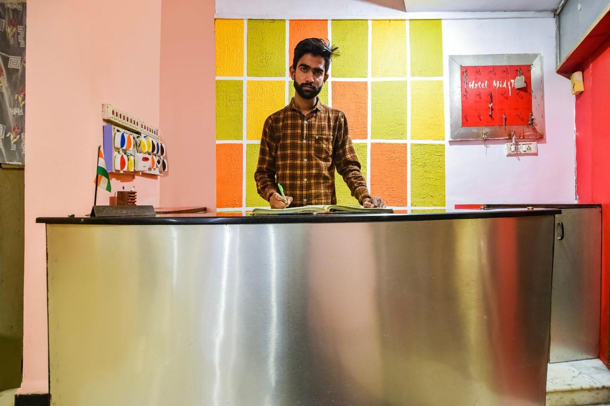 Spot On Hotel Midtown Gondia Extérieur photo